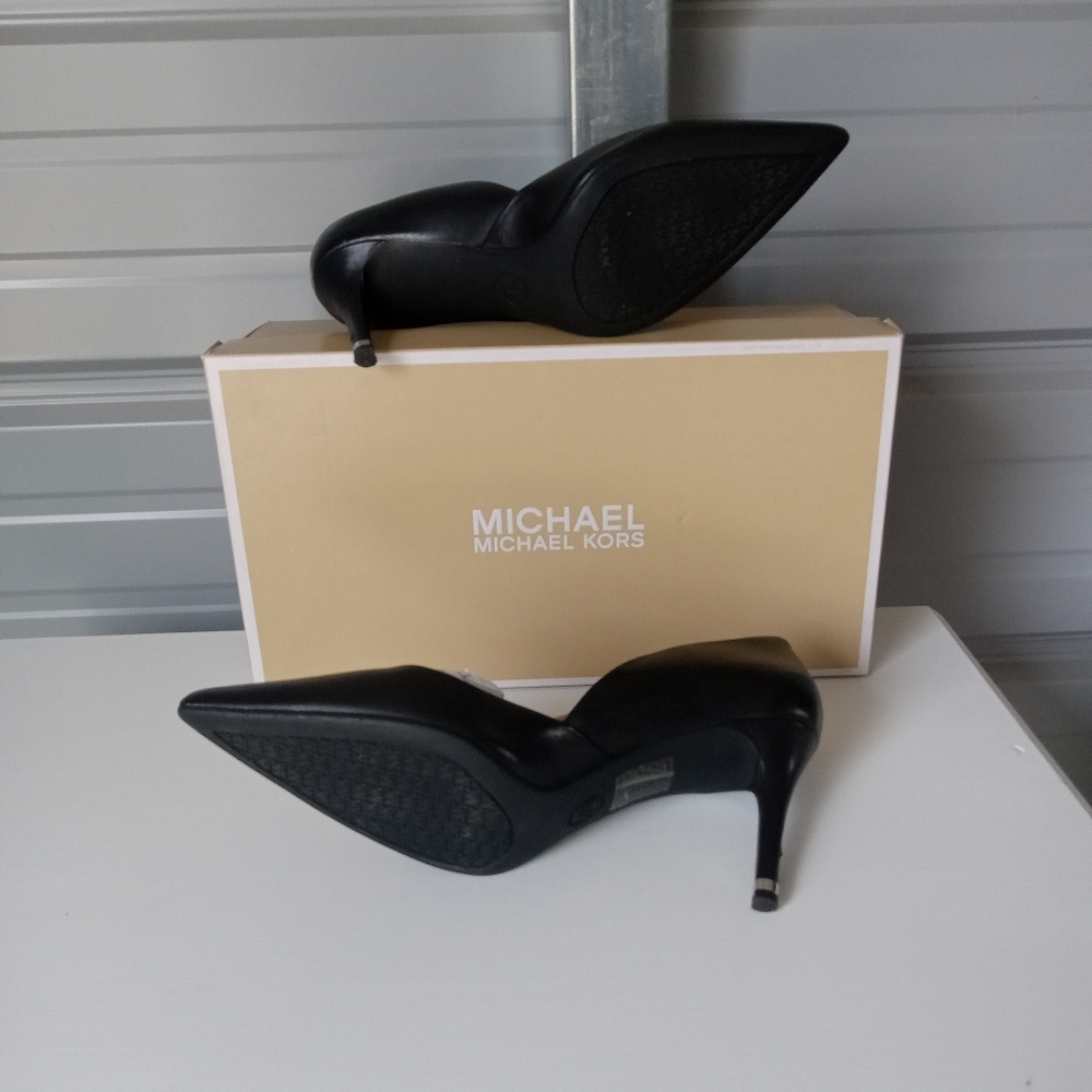 Michael Michael Kors Women's Ashby Flex Pump - Picture 13 of 13